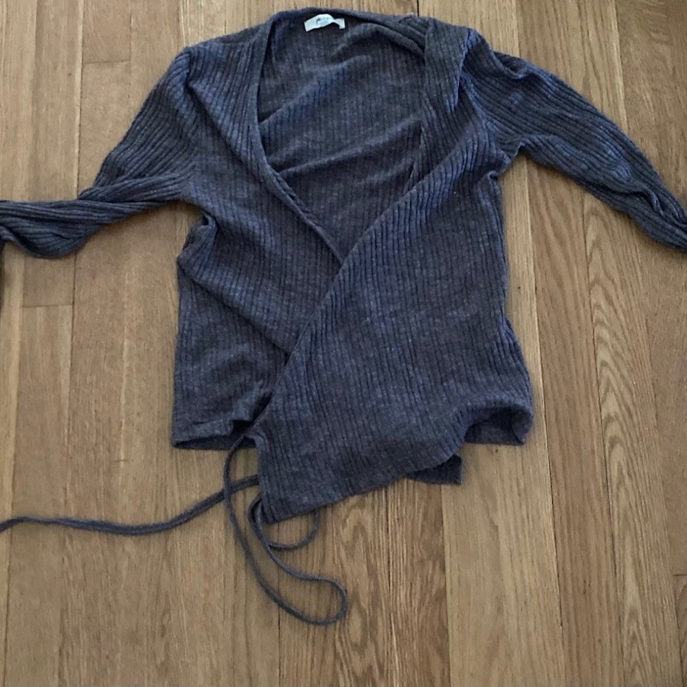 Madewell Woman’s M Long Sleeve V-neck Ribbed Wrap Around Sweater